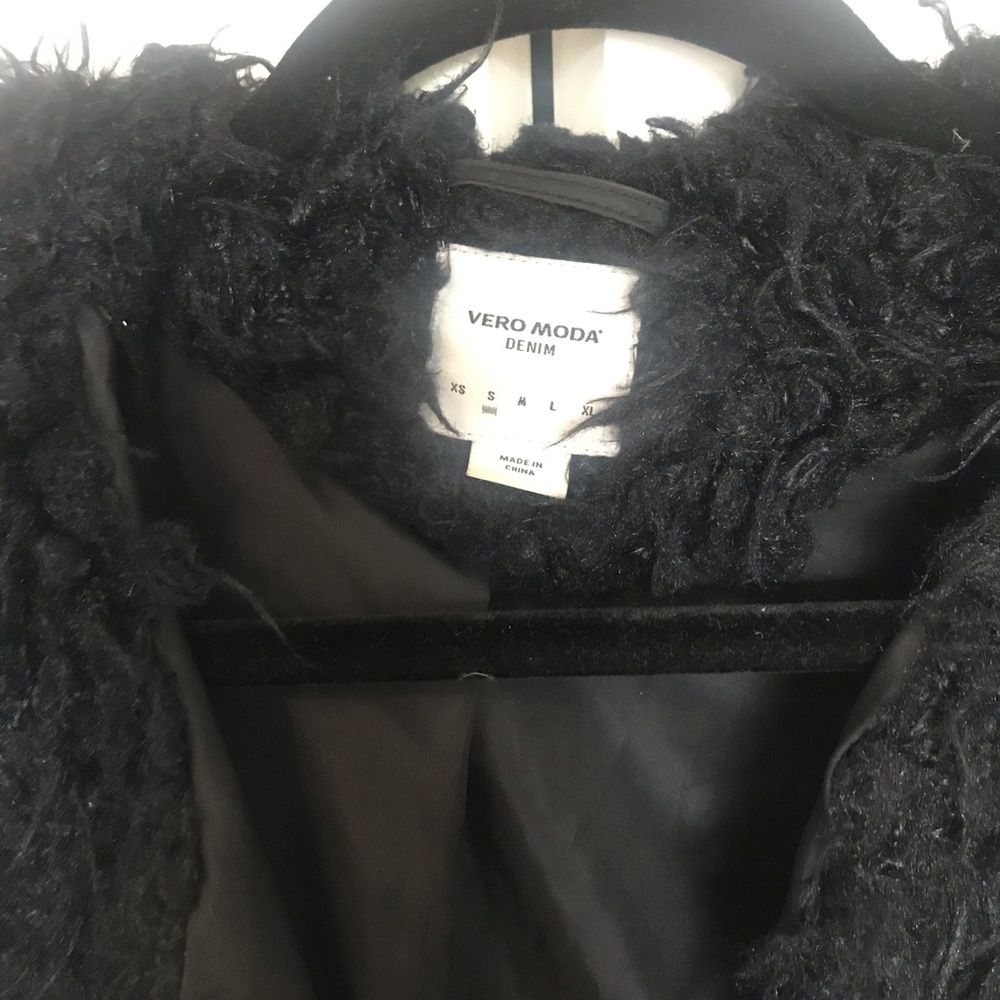 Black Shagged vest - Picture 2 of 3